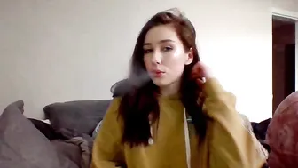 bellamoon200  Fucks Her Shaved Pussy in CB