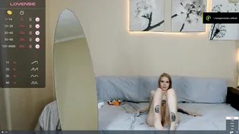 KRISSYAA make pussy spreading