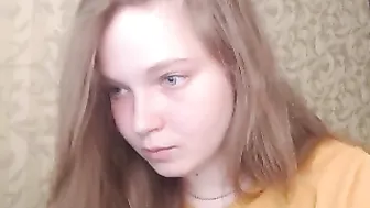 rayna_rose  solo webcam bottomless fuck