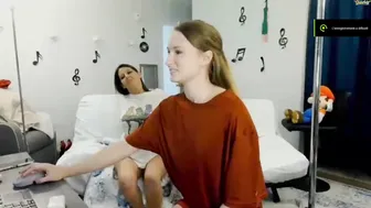 JAZZYLOXZ (ALYSSA) shows her boobs