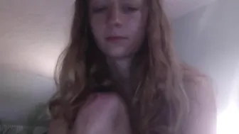 abigalelucy  Rubs Pussy Until It Juices