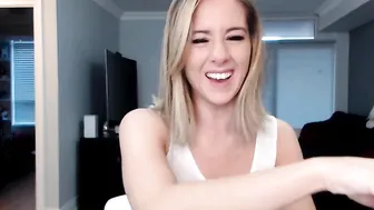 alexathena  Showed her ass in front of the camera