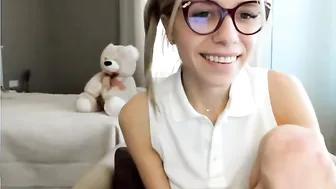 breezy_one  Smeared herself with oil and masturbate