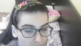 dlittlestudent4u  Showed her slender body