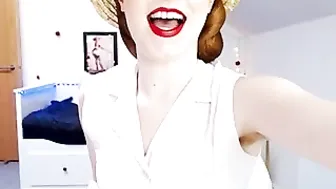 lunaroux  Prostitute who brutally fucks herself