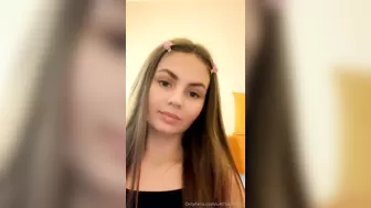 Eva_19y. does a pre show