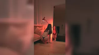 Thecheriemag onlyfans 23-12-2024 changes clothes on camera