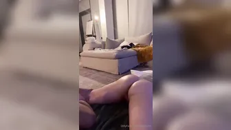 Tayler Hills Onlyfans 12-Jan-2025 fonds her anus