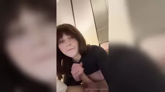 Tayler Hills Onlyfans 26-Feb-2025 juicy sucks her friend's cock